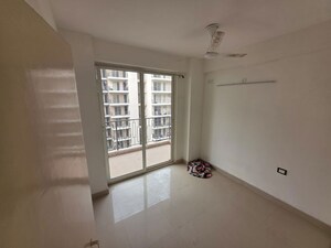 Room in 2 BHK Apartment at Signature Orchard Avenue 2, Sector 93 – for Rent