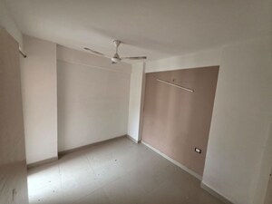 Room in 2 BHK Apartment at Signature Orchard Avenue 2, Sector 93 – for Rent