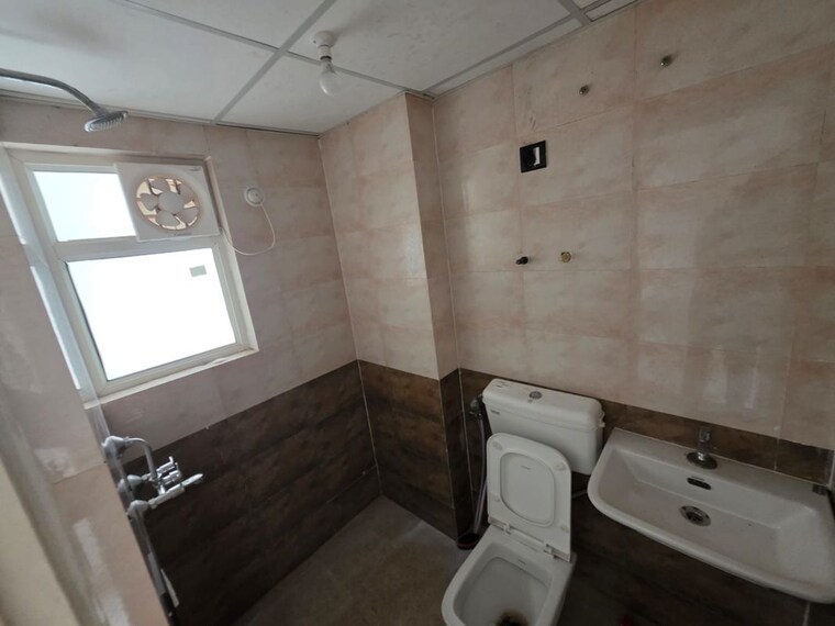 Bathroom, signature-orchard-avenue-2 2 Bedroom 700 Sq.Ft. Apartment In Sector 93 Gurgaon 10589750