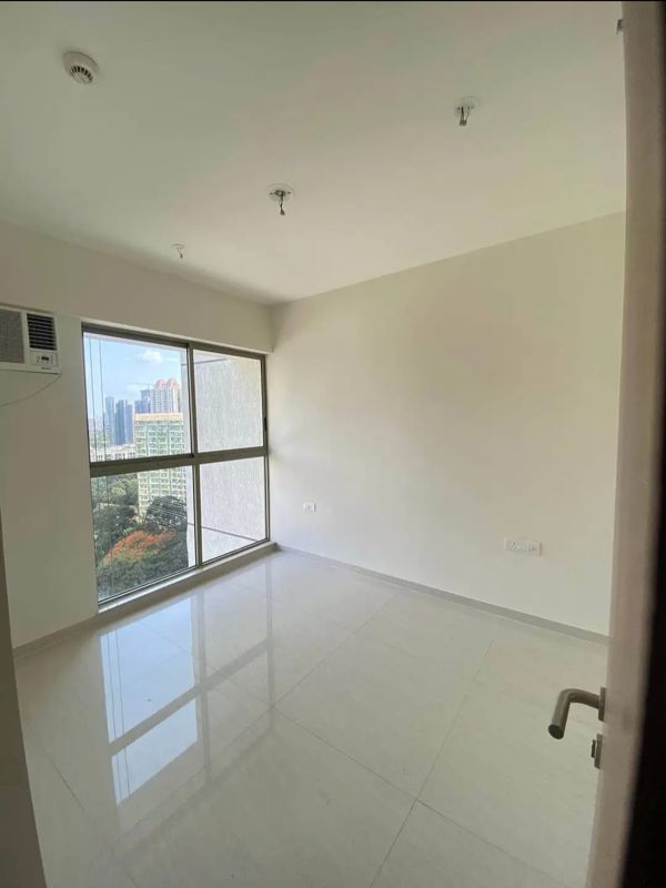 Room in 2 BHK Apartment at Lodha Crown Kolshet, Kolshet Road – for Rent