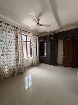 Room in 2 BHK Apartment at Oasis Green, Patiala Road – for Rent