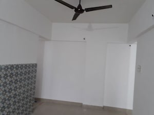 Room in 2 BHK Apartment at Gulmohar Habitat II Apartment, Wanowrie – for Rent