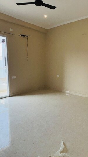 Room in 3 BHK Villa at Kingson Green Villa Phase 2, Panchsheel Green – for Sale