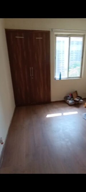 Room in 2 BHK Apartment at Jaypee Kensington Park Apartments, Sector 133 – for Sale