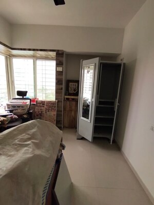 Room in 3 BHK Apartment at Prestige Residency Thane, Ghodbunder Road – for Rent