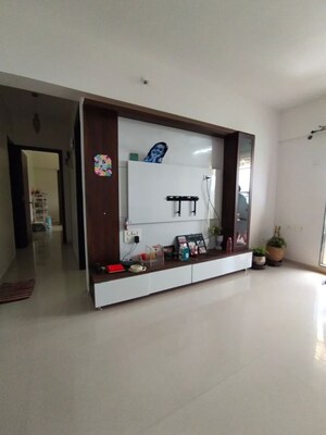 Room in 3 BHK Apartment at Prestige Residency Thane, Ghodbunder Road – for Rent