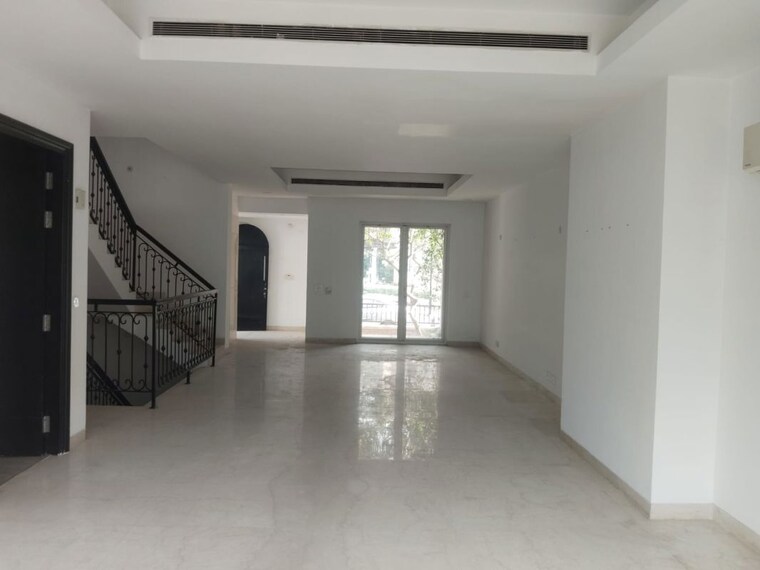 Room, emaar-marbella 5 Bedroom 8120 Sq.Ft. Villa In Sector 66 Gurgaon 10537061