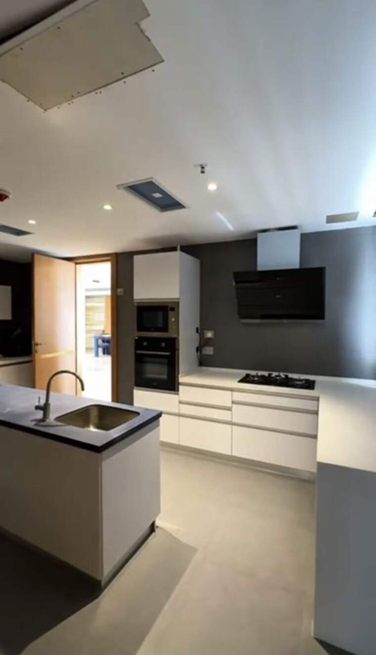 Kitchen, krrish-provence-estate 4 Bedroom 5860 Sq.Ft. Apartment In Gurgaon Faridabad Road Gurgaon 10547423