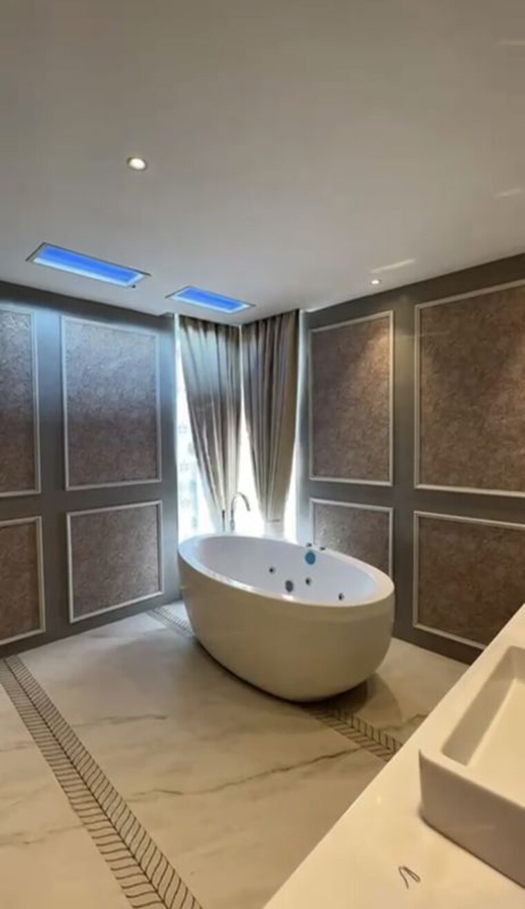 Bathroom, krrish-provence-estate 4 Bedroom 5860 Sq.Ft. Apartment In Gurgaon Faridabad Road Gurgaon 10547423
