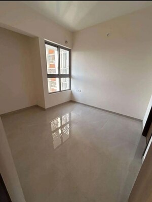 Room in 1 BHK Apartment at Piramal Vaikunth, Balkum Pada – for Rent