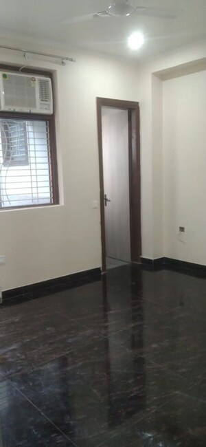 Room in 3 BHK Builder Floor at Sector 2 – for Rent