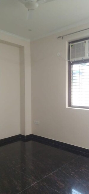 Room in 3 BHK Builder Floor at Sector 2 – for Rent