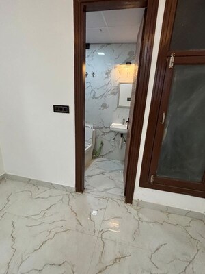 Room in 2 BHK Builder Floor at Chattarpur – for Rent