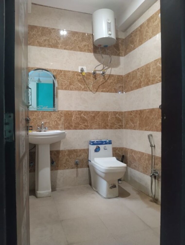 Bathroom, neb sarai 2 Bedroom 850 Sq.Ft. Builder Floor In Neb Sarai Delhi 10589922