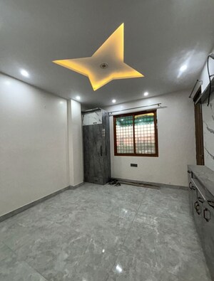 Room in 3 BHK Builder Floor at Dwarka Mor – for Rent