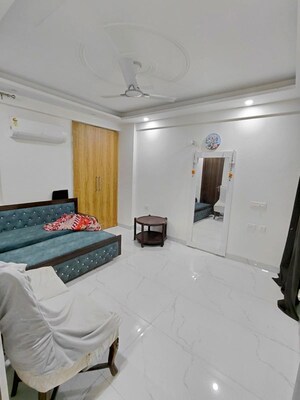 Team Area in 3 BHK Apartment at Sector 20 – for Rent
