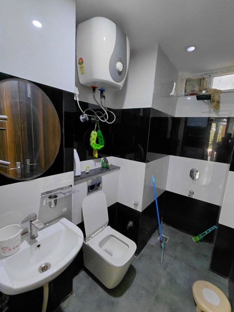 Bathroom, sector 20 3 Bedroom 1800 Sq.Ft. Apartment In Sector 20 Panchkula 10589950