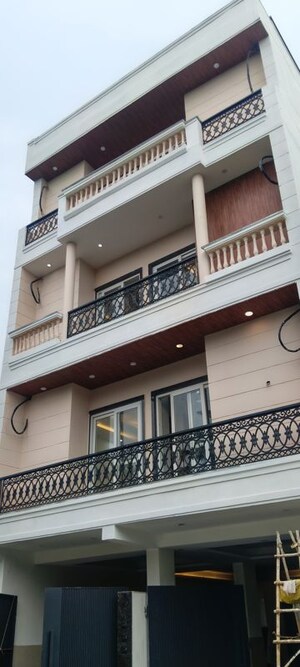 3 BHK Builder Floor For Sale in Sector 81