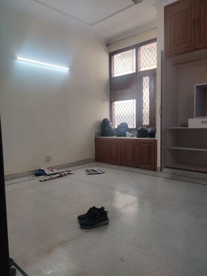 Room in 4 BHK Builder Floor at Green Park – for Rent