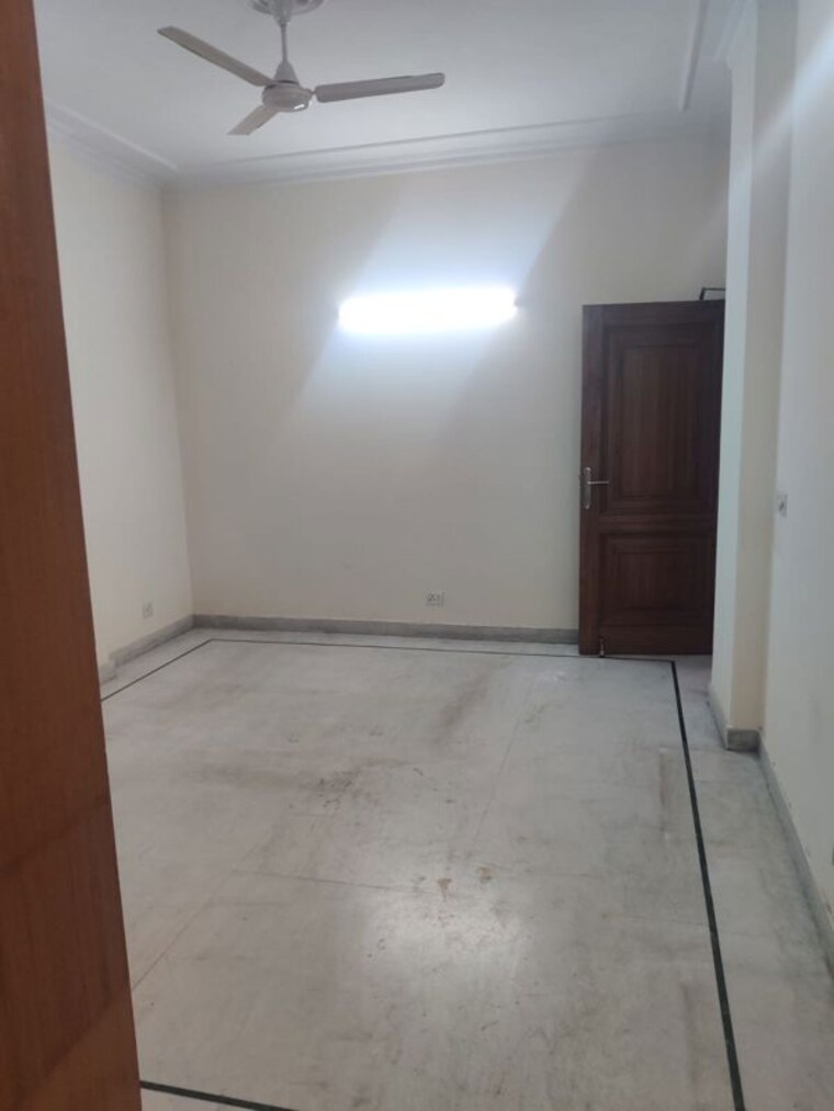 Room, green park 4 Bedroom 330 Sq.Yd. Builder Floor In Green Park Delhi 10589978
