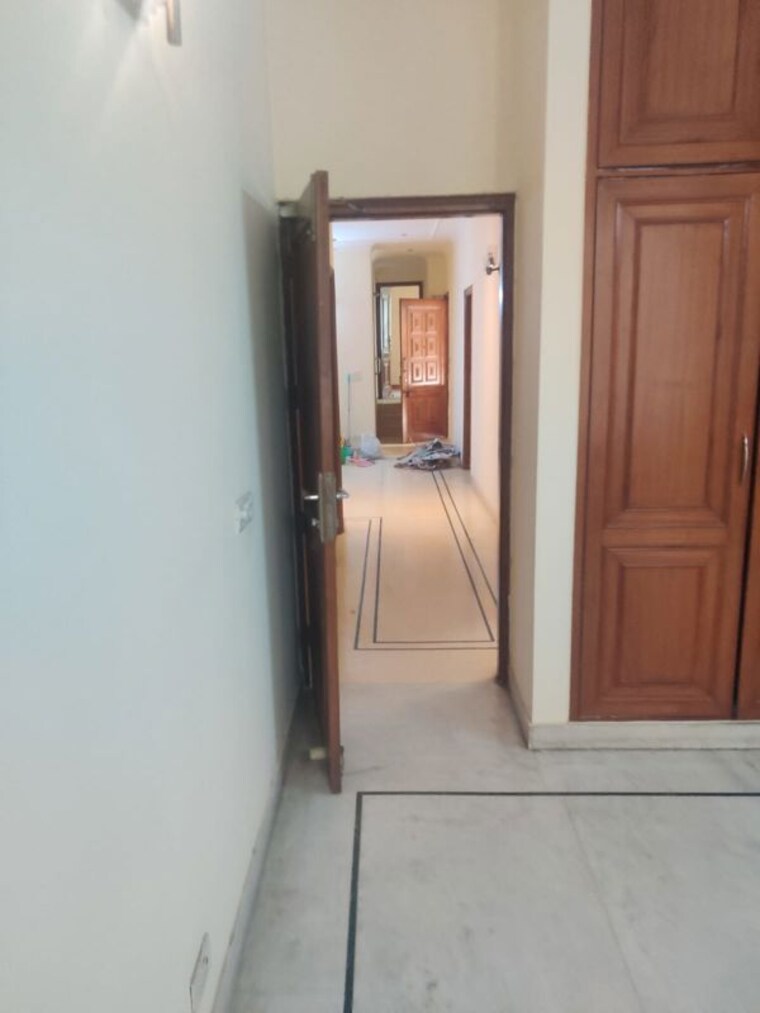 Living Room, green park 4 Bedroom 330 Sq.Yd. Builder Floor In Green Park Delhi 10589978