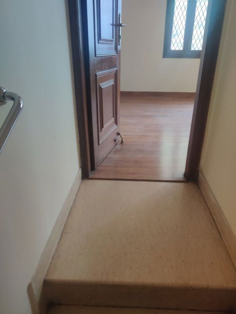 Room, green park 4 Bedroom 330 Sq.Yd. Builder Floor In Green Park Delhi 10589978