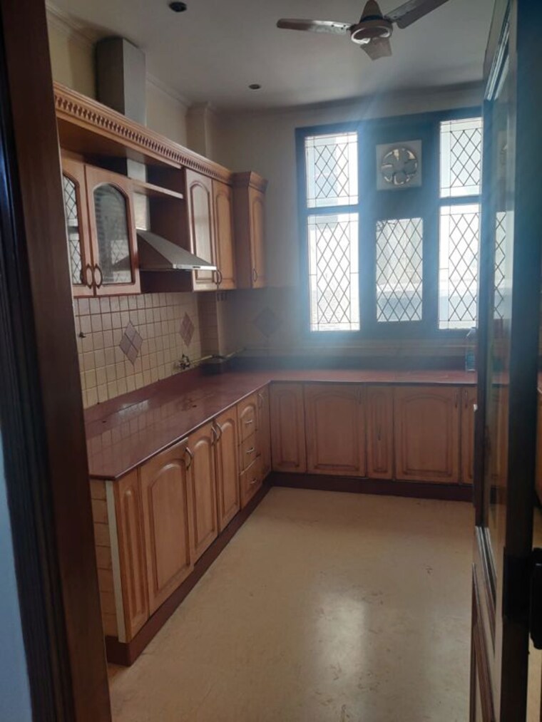 Kitchen, green park 4 Bedroom 330 Sq.Yd. Builder Floor In Green Park Delhi 10589978