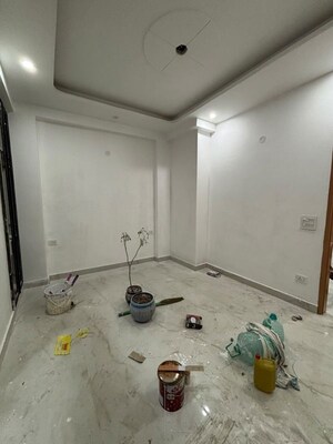 Room in 1 BHK Builder Floor at Saket – for Rent