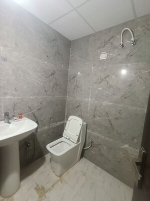 Bathroom in 2 BHK Apartment at Eldeco Tiraha Ganga Vihar, Gomti Nagar – for Rent