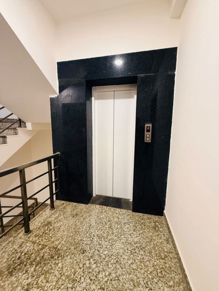 Room, dlf-city-phase-iv 1 Bedroom 350 Sq.Ft. Builder Floor In Dlf Phase iv Gurgaon 10590001