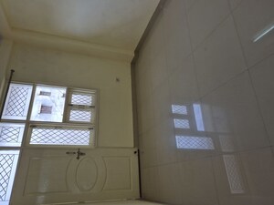 Bathroom in 2.5 BHK Builder Floor at Mayur Vihar – for Rent