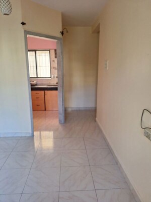 Room in 2 BHK Apartment at Mulund East – for Rent