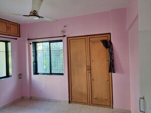 Room in 2 BHK Apartment at Mulund East – for Rent