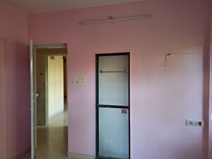 Room in 2 BHK Apartment at Mulund East – for Rent
