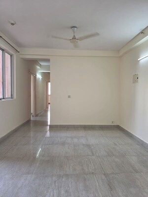 Room in 2 BHK Apartment at DLF The Princeton Estate, Dlf Phase V – for Rent