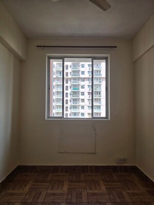 Room in 2 BHK Apartment at DLF The Princeton Estate, Dlf Phase V – for Rent