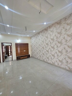 Room in 4 BHK Independent House at Sector 125 – for Rent