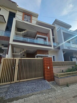 4 BHK Independent House For Rent in Sector 125