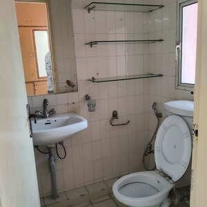 Bathroom in 2.5 BHK Apartment at DLF The Princeton Estate, Dlf Phase V – for Rent