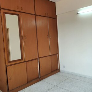 Room in 2.5 BHK Apartment at DLF The Princeton Estate, Dlf Phase V – for Rent