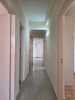 Building Lobby in 2.5 BHK Apartment at DLF The Princeton Estate, Dlf Phase V – for Rent