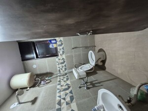 Attached Bathroom in 2.5 BHK Builder Floor at Mayur Vihar – for Rent