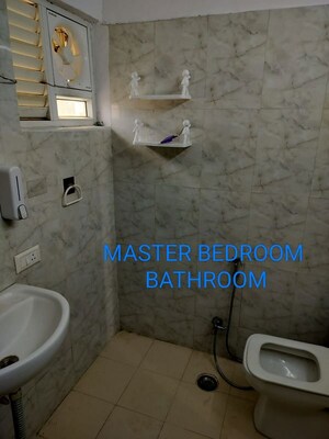 Bathroom in 2.5 BHK Apartment at Gomti Nagar – for Rent