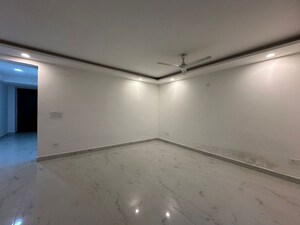 Room in 3 BHK Builder Floor at Saket – for Rent