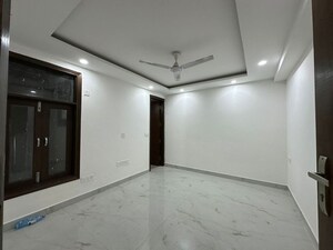 Room in 3 BHK Builder Floor at Saket – for Rent