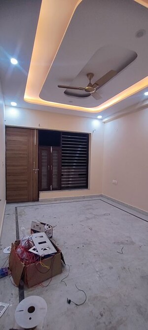 Room in 4 BHK Builder Floor at Sector 37 – for Rent
