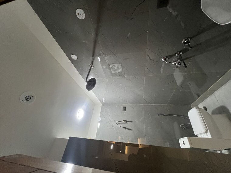Bathroom, dwarka mor 3 Bedroom 1170 Sq.Ft. Builder Floor In Dwarka Mor Delhi 10590047