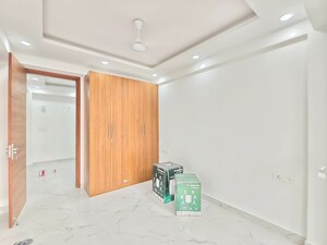 Room in 3 BHK Apartment at Trident Embassy Reso, Sector 1 Greater Noida – for Rent