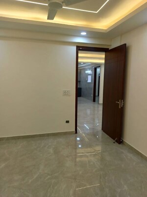 Room in 2 BHK Builder Floor at Saket – for Rent