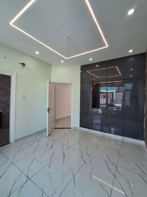 Room in 2 BHK Builder Floor at Aerocity – for Rent
